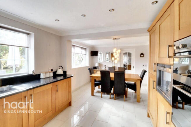 4 bed property, in Flegg Green, £550,000