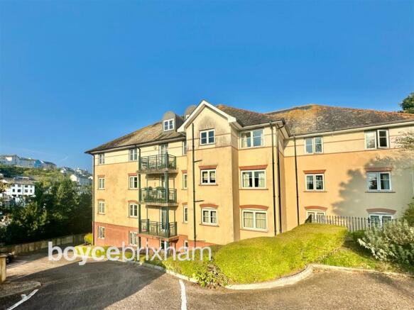2 bed property, in New Road, £199,950
