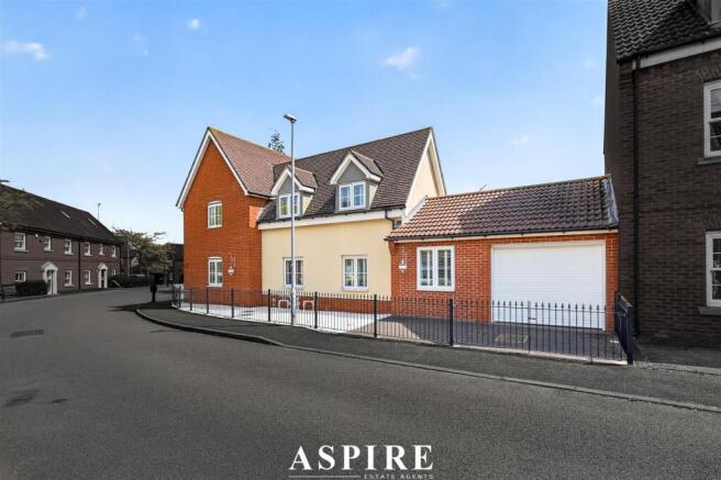 5 bed property, in Video Tour Inside - Temple Way, £650,000