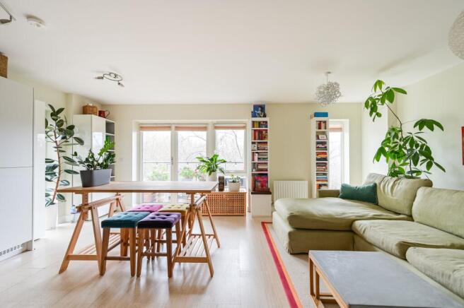 3 bed property, in Salsabil Apartments, £600,000