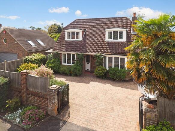 3 bed property, in Clovelly Road, £650,000