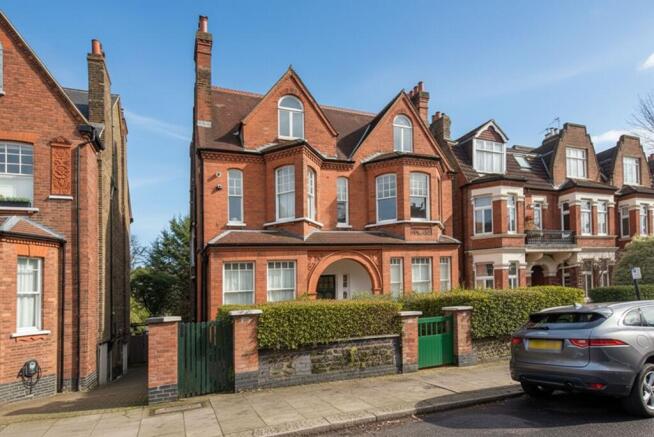 1 bed property, in Parsifal Road, £565,000