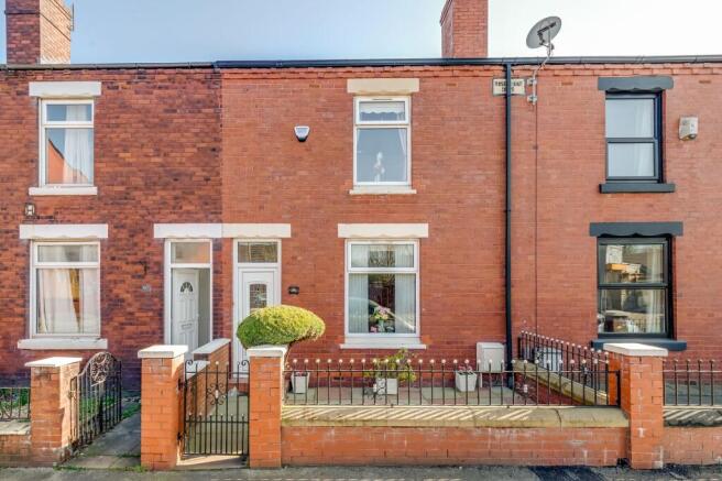2 bed property, in Gidlow Lane, £120,000