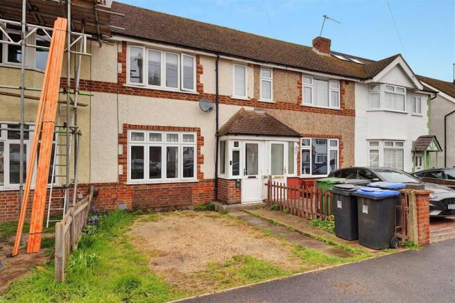 2 bed property, in Hart Road, £430,000