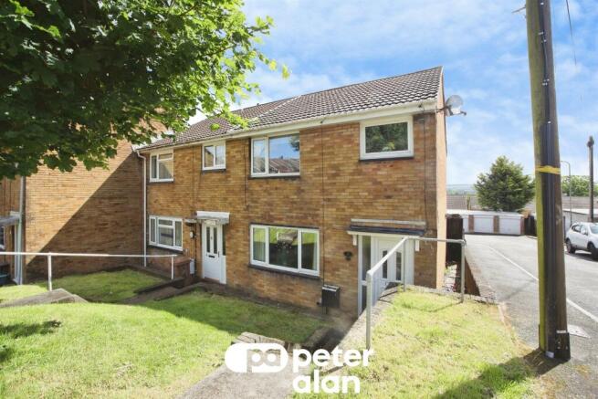 3 bed property, in Croeso Square, £170,000