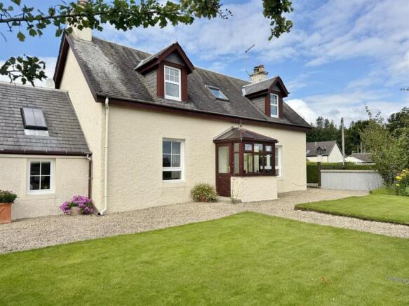 4 bed property, in Wellingtonia & Little Wellingtonia, £425,000