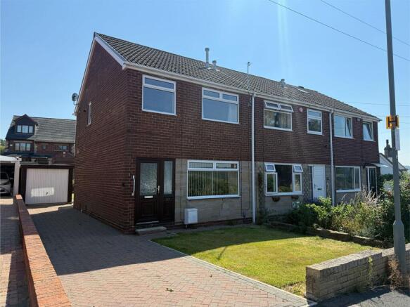 3 bed property, in Fields Road, £200,000