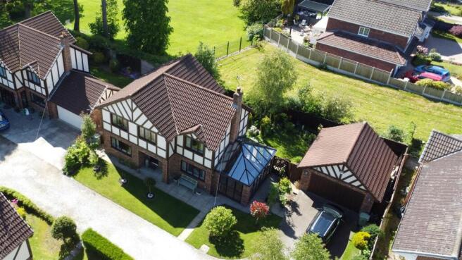 4 bed property, in Woodlands Road, £475,000