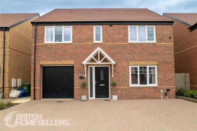 5 bed property, in Arans Way, £375,000