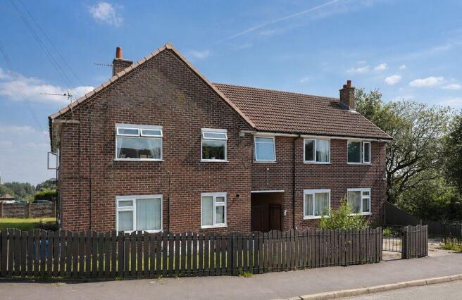 1 bed property, in St. David's Crescent, £75,000
