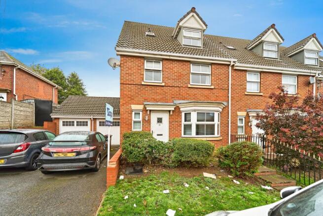 5 bed property, in Hospital Street, £200,000