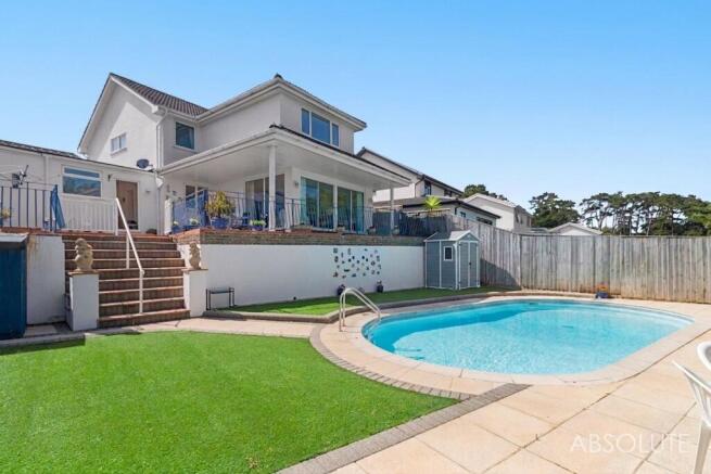 5 bed property, in Kensey Close, £650,000