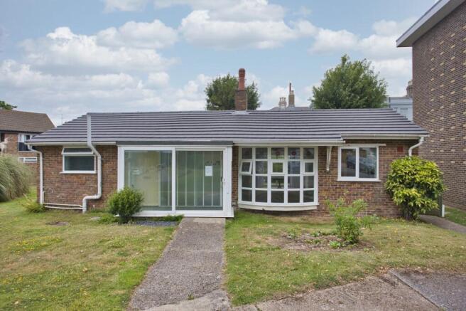 2 bed property, in Lord Warden Avenue, £270,000