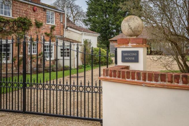 6 bed property, in Corton, £1,300,000