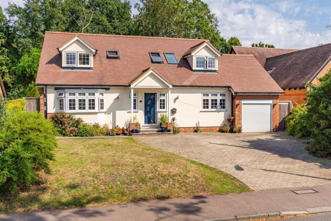 4 bed property, in Mardley Avenue, £975,000