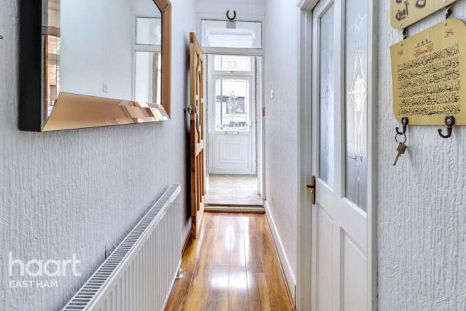 3 bed property, in Winter Avenue, £525,000