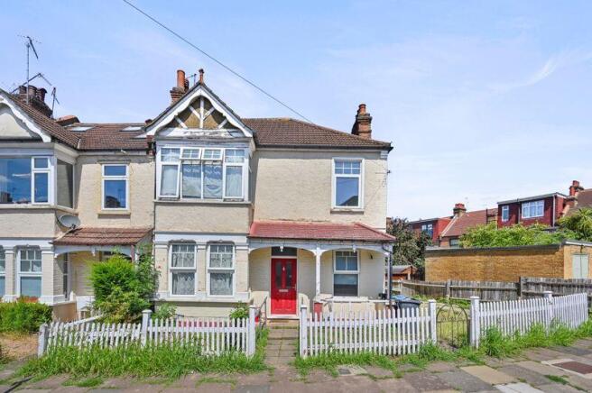 4 bed property, in Dorset Road, £679,950