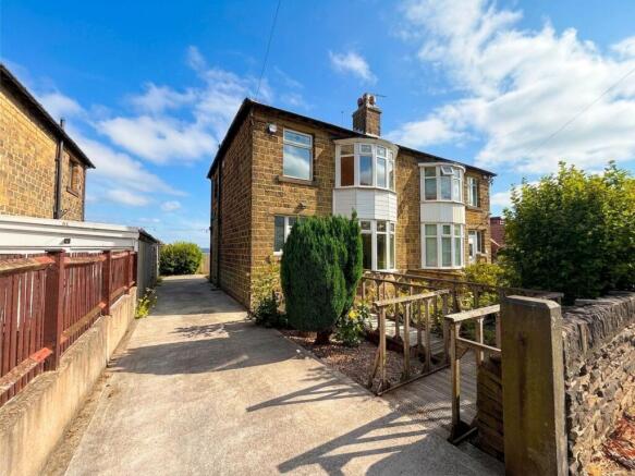 3 bed property, in Jackroyd Lane, £150,000