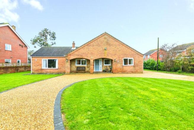 4 bed property, in Green Lane, £585,000