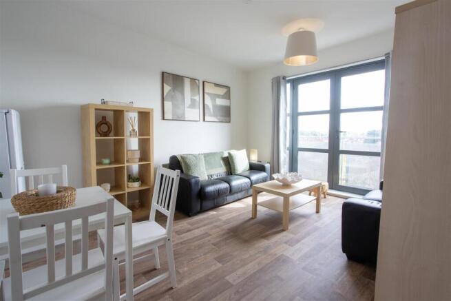 2 bed property, in Aldbourne Road, £125,000