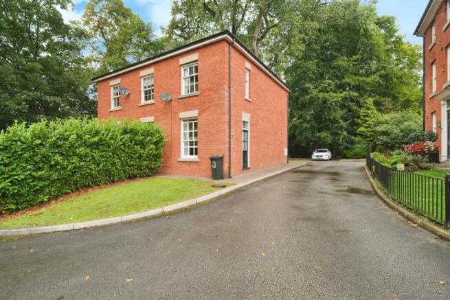 3 bed property, in The Parklands, £268,000