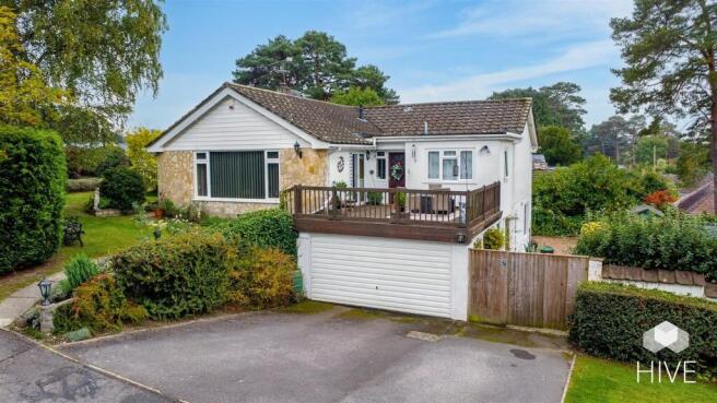 4 bed property, in Gainsborough Road, £625,000