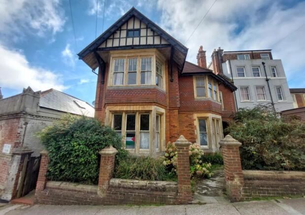 2 bed property, in Flat 4, £75,000