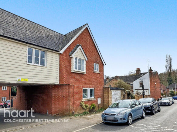 3 bed property, in Scarletts Road, £250,000