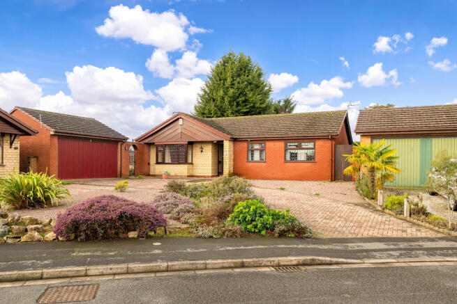3 bed property, in Metheringham Close, £250,000