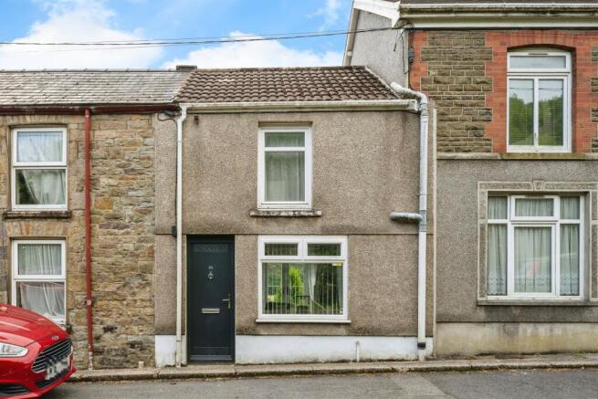 2 bed property, in Wern Road, £95,000