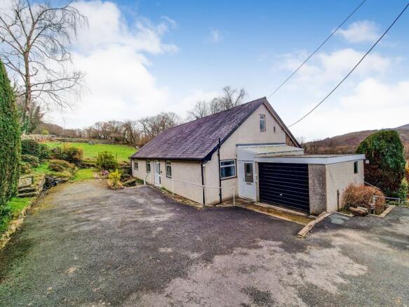 3 bed property, in Llys Cerdd, £250,000