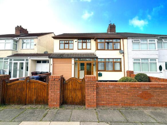4 bed property, in Merton Crescent, £300,000
