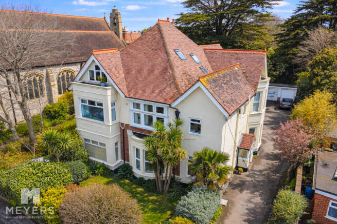 1 bed property, in Watkin Road, £80,000