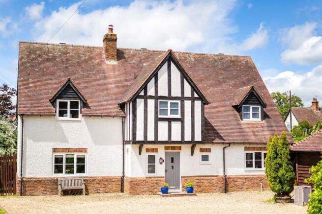 4 bed property, in Knowbury, £600,000