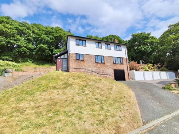 4 bed property, in Nant Y Coed, £475,000