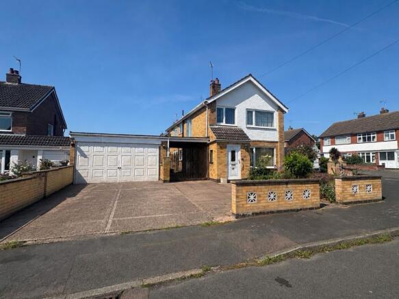 3 bed property, in Rockhill Drive, £230,000