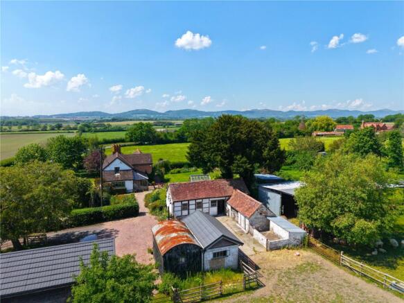 4 bed property, in Upper Pendock, £900,000