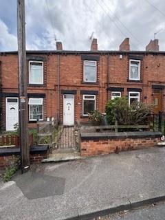 2 bed property, in Myrtle Road, £90,000