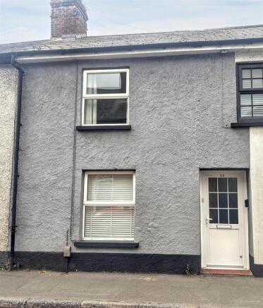 2 bed property, in High Street, £400,000
