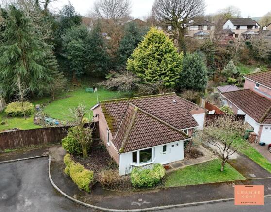 2 bed property, in Rhyd Y Gwern Close, £425,000