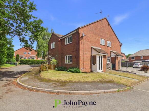 1 bed property, in Coombe Court, £145,000
