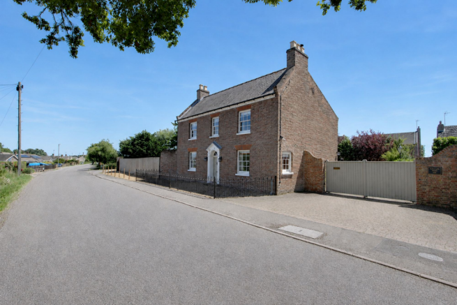 4 bed property, in Front Road, £575,000