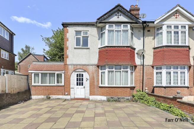 3 bed property, in Loughton Way, £650,000