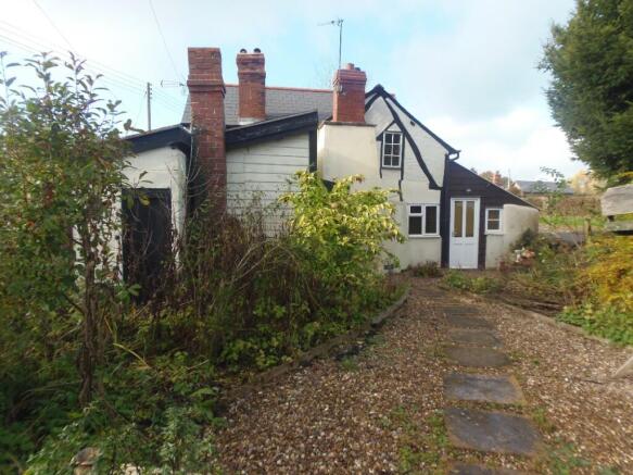 2 bed property, in Fromes Hill, £125,000