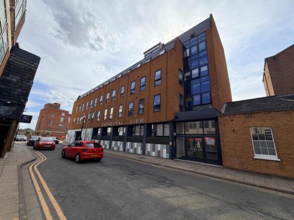2 bed property, in Wentworth Street, £120,000