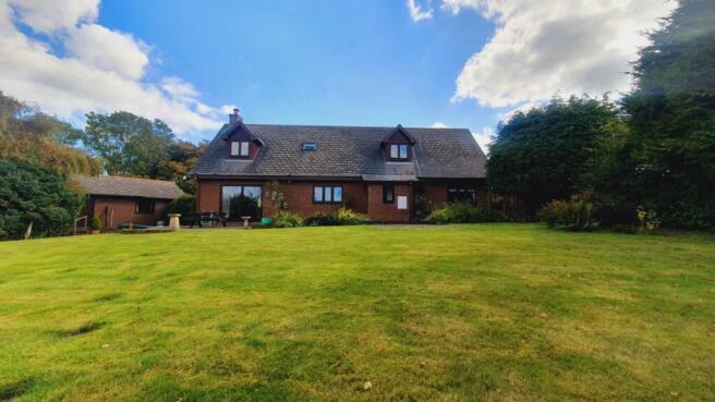 4 bed property, in Rhosygarth, £495,000