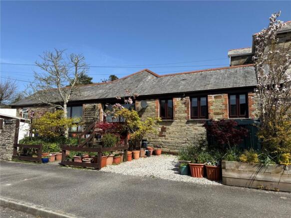 2 bed property, in Berry Towers, £225,000