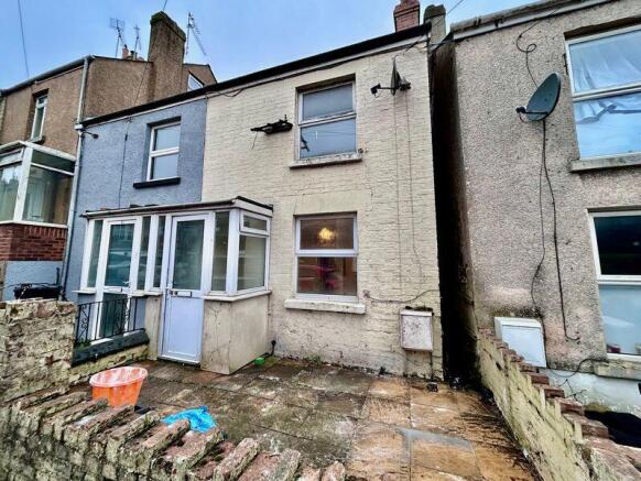 2 bed property, in Belle Vue Road, £125,000