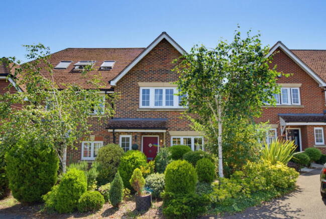 3 bed property, in Doresa Close, £475,000