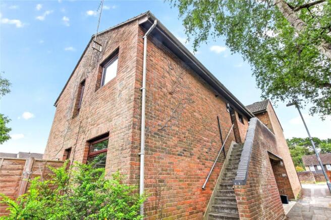 1 bed property, in Hillberry, £200,000